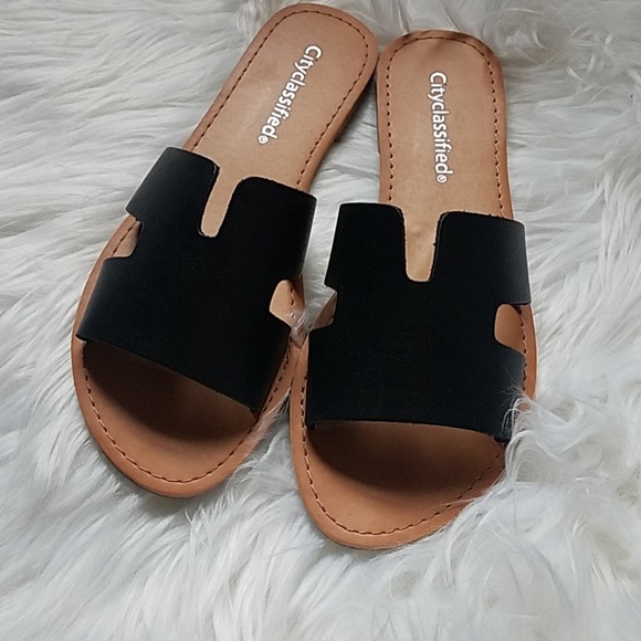 Black Open Toe Cutout Flat Sandal - Picture 3 of 6